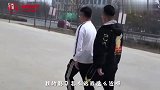 现在连狗子都不简单,都学会藏私房钱了!