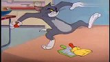 猫和老鼠：汤姆清理墙面，杰瑞在水里加墨水，墙都变色了！