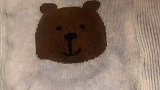男子晒出给女儿买的连体袜，一个是正常的，另一个脚后跟在前边