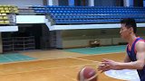同侧急停衔接果冻上篮，注意细节脚步的重置