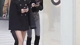 街拍年轻貌美如花的少女们，街头时尚搭配真美005