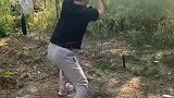 人家都是小刀喇屁股，你这是斧头诶