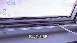 窗台缝隙灰尘难清理30年保姆教我一招，不用一滴水，轻松就搞定