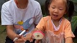 姐姐有根神奇的画笔，想要什么零食姐姐都会帮我画出来