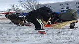 学校铲雪会，小伙竟然这样做，你的腰间盘为何这么突出