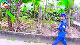 儿童扮演游戏：坏蛋小姐姐将小宝宝的棒棒糖抢走了
