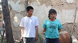 短剧：岳母看不起穷女婿让他当众钻裤裆，女婿拿车钥匙，岳母愣了