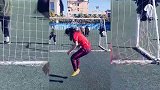美女练习花式足球！技术真了不起