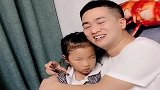 都说女儿是爸爸的小情人，看到这一幕，我信了！