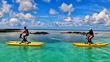 沉浸在这片果冻海里