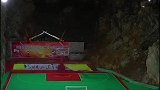 贵州山村发现一山洞，村民竟筹资24万在洞中建篮球场，冬暖夏凉