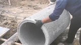 村干部给大家安装了水井，成为全村的