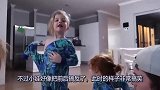 萌娃妹妹没理由大哭，想引起宝妈注意，之后的一幕好玩了
