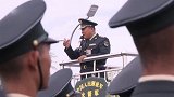 阅兵教练的幽默训练法:你个大脸往回收!网友:爱了