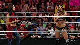 WWE-14年-RAW第1113期：贝拉姐妹恩怨不停擂台互殴-花絮