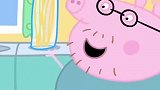 小猪佩奇：猪爸爸本想在厨房大展身手，不料把饼扔到了房顶上