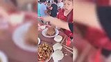 爆笑合集：谁都不许动，这肘子是我的