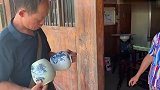 老刘买了叔娘的藏品要走了，叔娘赶了上来，说又寻到了一个老宝贝