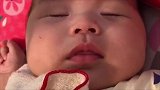 睡着的小宝宝突然受惊，那一声奶音的哭声把心都融化了！
