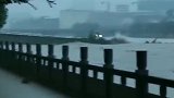 惊险！连日暴雨江西一铁桥再次被大水冲倒 垮塌瞬间曝光