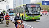 公交车司机突发抽搐 晕倒前下意识踩刹车保全车人性命