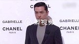毛衣太抢镜！网友曝胡歌童年集体照