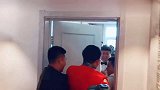 “叛变”的伴郎，新郎接亲被伴郎锁门外逗笑众人，网友：太逗了！