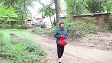 母亲赚三十万低调回家，被亲生儿女拒之门外，侄子的做法值得点赞