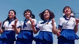 四姐妹花穿空姐制服跳广场舞，这高跟鞋的节奏很是给力