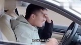 头一回见这么多层的公交车，这里面得配电梯吧