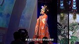 钟丽缇真是越来越像小孩子，在机场跳起来太欢乐，都看到安全衣了