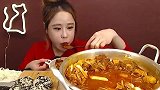 韩国美女吃超辣炖排骨，满满一大盆也是拼了