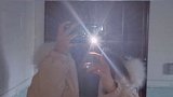 世界上根本就没有一心一意对女孩子的男生，除非他玩够了，要不然就是情窦初开什么都不懂的时候