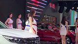 你细看细看车展的7朵金花，每天台下围满了人。