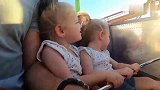 五胞胎宝宝去游乐场坐旋转飞椅，宝宝们的反应太可爱了