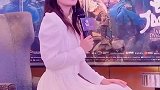 女神李沁，坐姿如此优雅，爱了爱了！