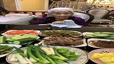 百岁奶奶的晚餐，爱吃蔬菜
