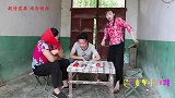 妈妈给甜甜和来福做“番茄天鹅”，西红柿新吃
