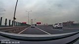 行车记录仪：这种司机就不配开车，简直就是谋杀