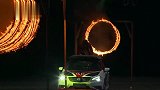 车手连续飞跃穿过25个火圈，全场起立鼓掌，杨幂吓坏了！