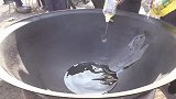 河南农村宴席这场面见过吗大爷露天大锅煮面条，一锅下了500碗