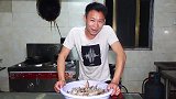可爱的表妹来做客，买9斤海南“天价”带膏虾招待，表妹直舔手