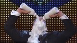 WWE-17年-WWE名人堂典礼：科特·安格即兴演唱当年经典搞笑歌曲-专题