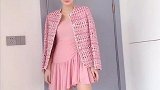 这套粉色的衣服 肯定很多小姐姐都会喜欢吧