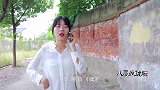小伙打劫，没想姑娘不按套路出牌，结果钱没捞着还倒贴200块钱