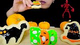 美女试吃万圣节糖霜饼干特辑