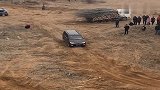 正牌五菱神车来了，车主属实有点飘了，玩越野都不冲破！