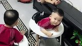 这才叫亲兄弟，哥哥没有白当的