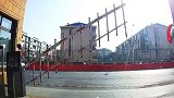 她好像要发火吧