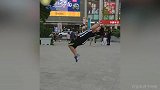 国内街头惊现足球神人 这一波操作周围人都静止了